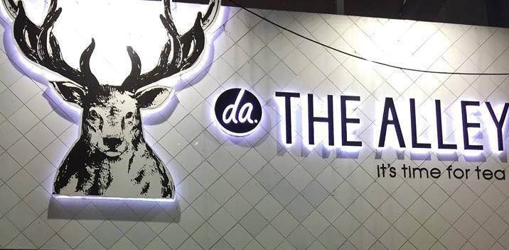 Các biển quảng cáo ở Việt Nam