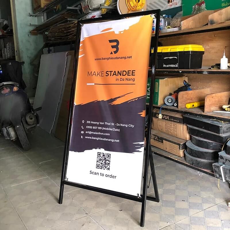 standee-chan-sat-gap