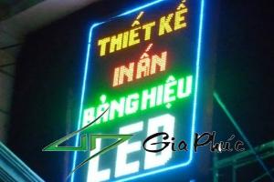 Bảng hiệu đèn LED đứng | Thiết kế độc đáo và sáng tạo cho thương hiệu của bạn
