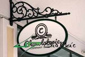 Bảng hiệu treo tường - Sự lựa chọn hoàn hảo cho quảng cáo hiệu quả